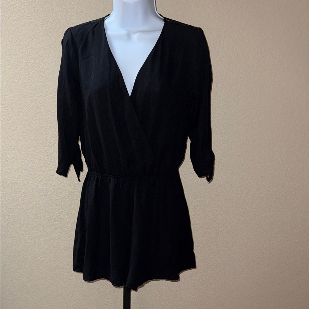 BeBop V-Neck 3/4 Length Open Sleeve Tie Closure Lace Back Romper Women’s Size M